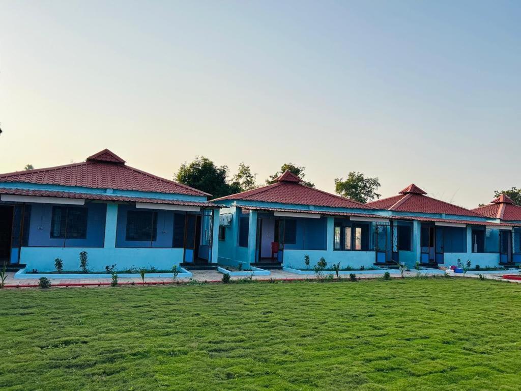 Vrundavan Home Stay And Village Resort Kevadia Buitenkant foto